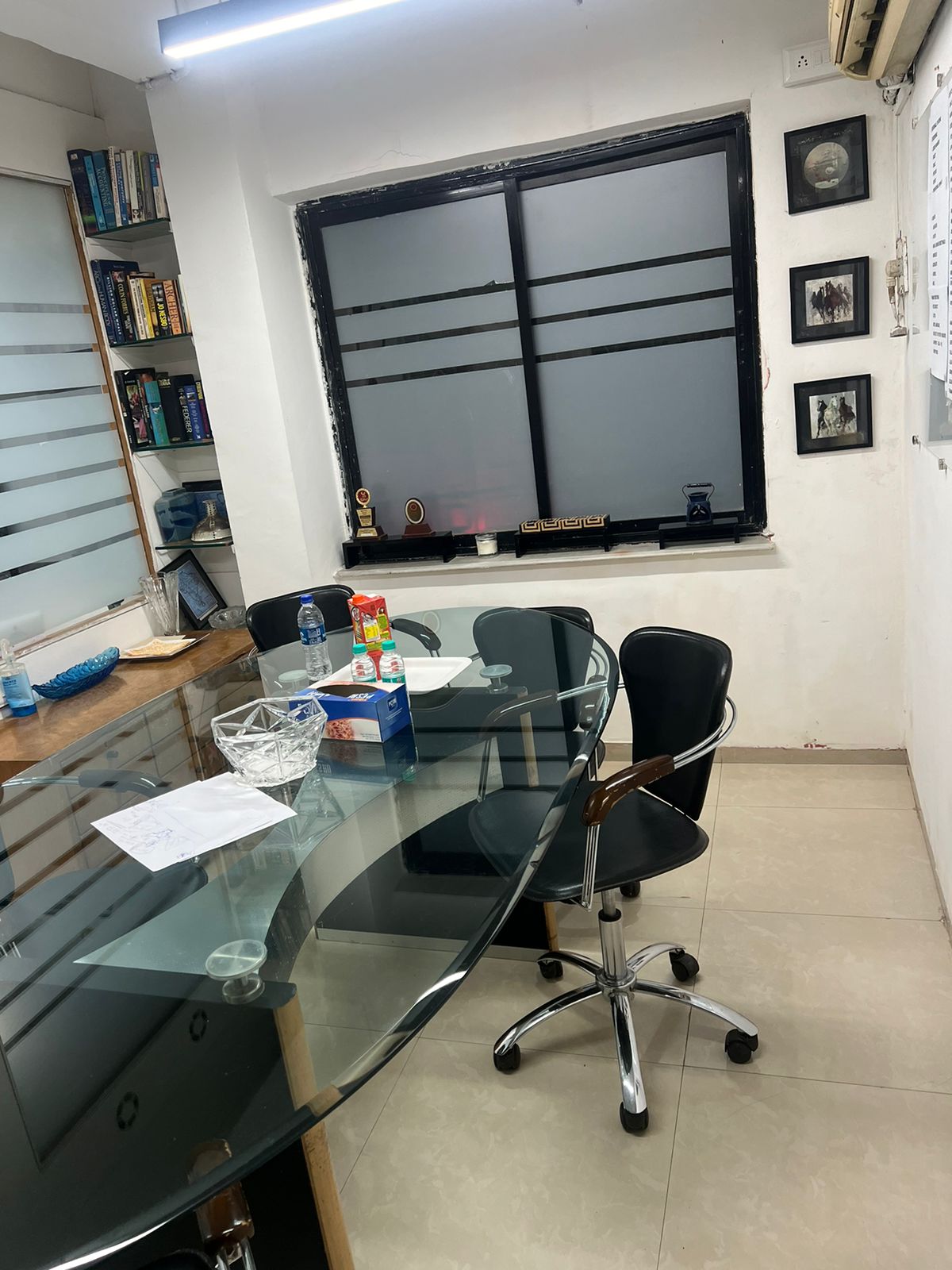 Showroom for Rent in Santacruz West Mumbai