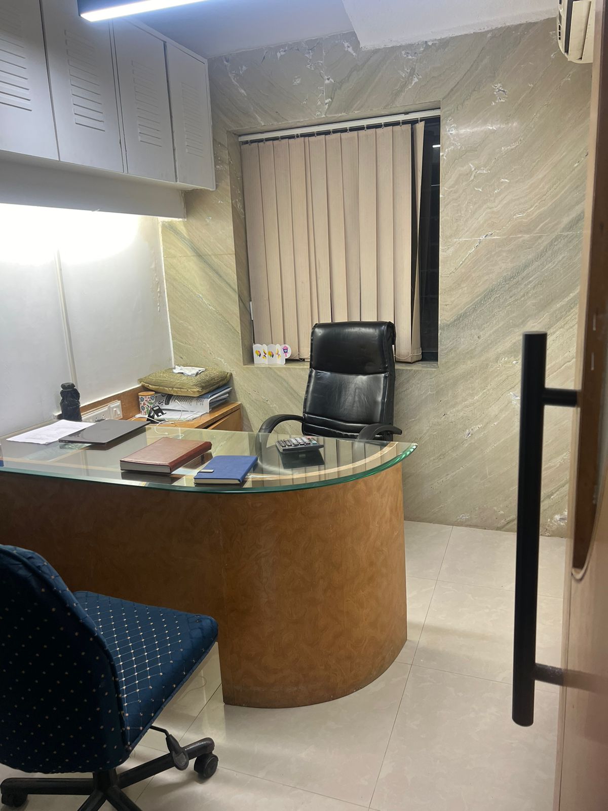 Showroom for Rent in Santacruz West Mumbai