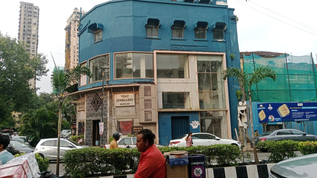 Showroom for Rent in Hughes Road Mumbai