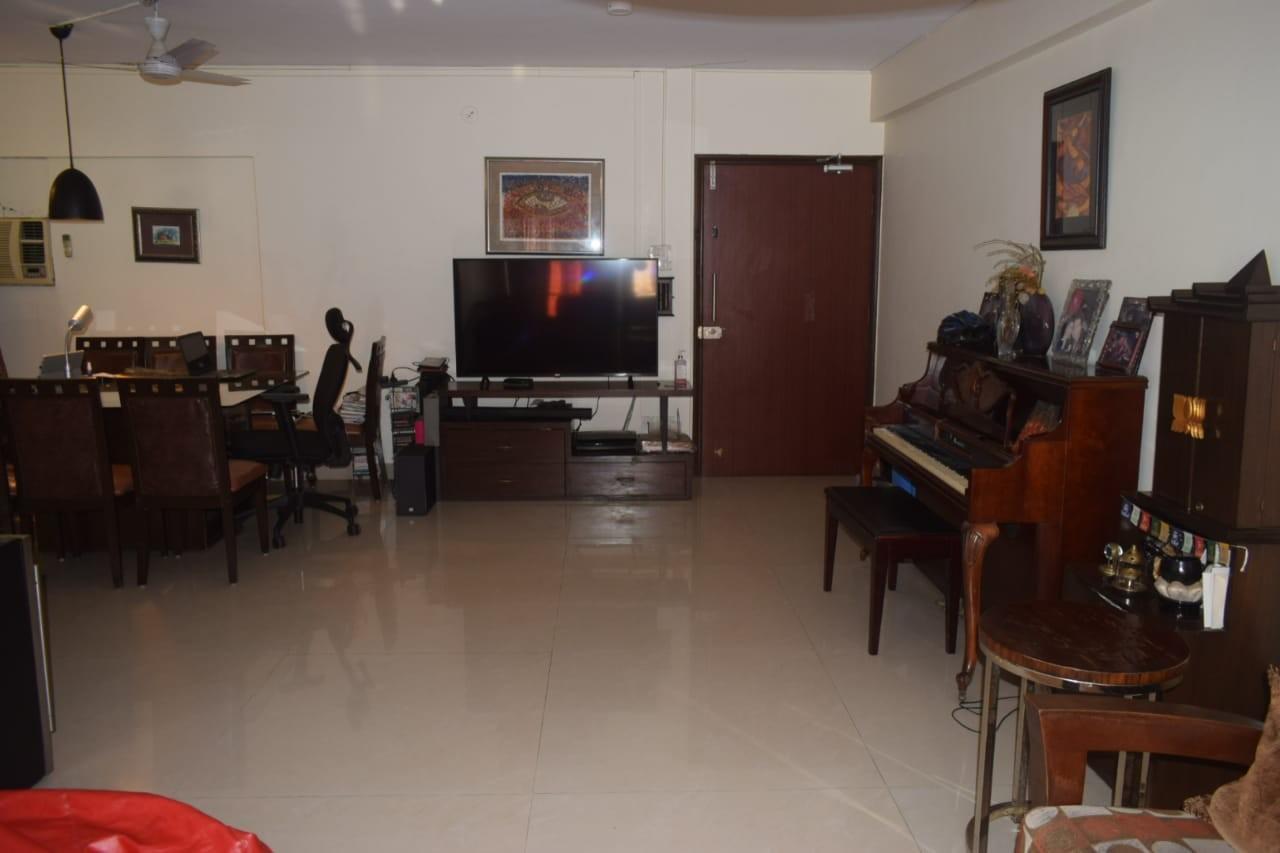 3 BHK Apartment for Rent in Almeida park Mumbai
