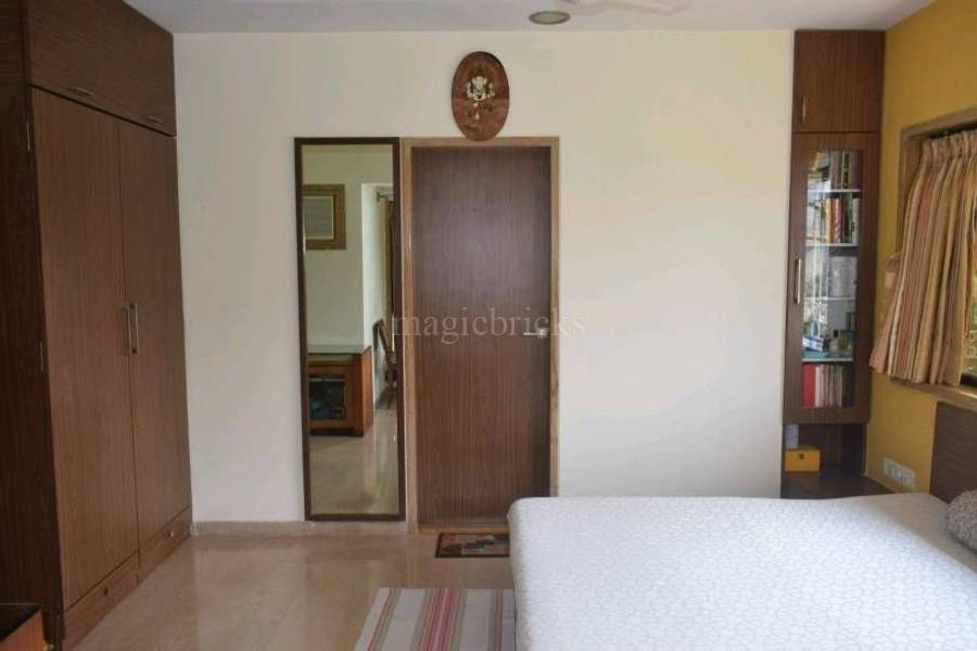 4 BHK Apartment for Sale in N S Road no.10 Mumbai
