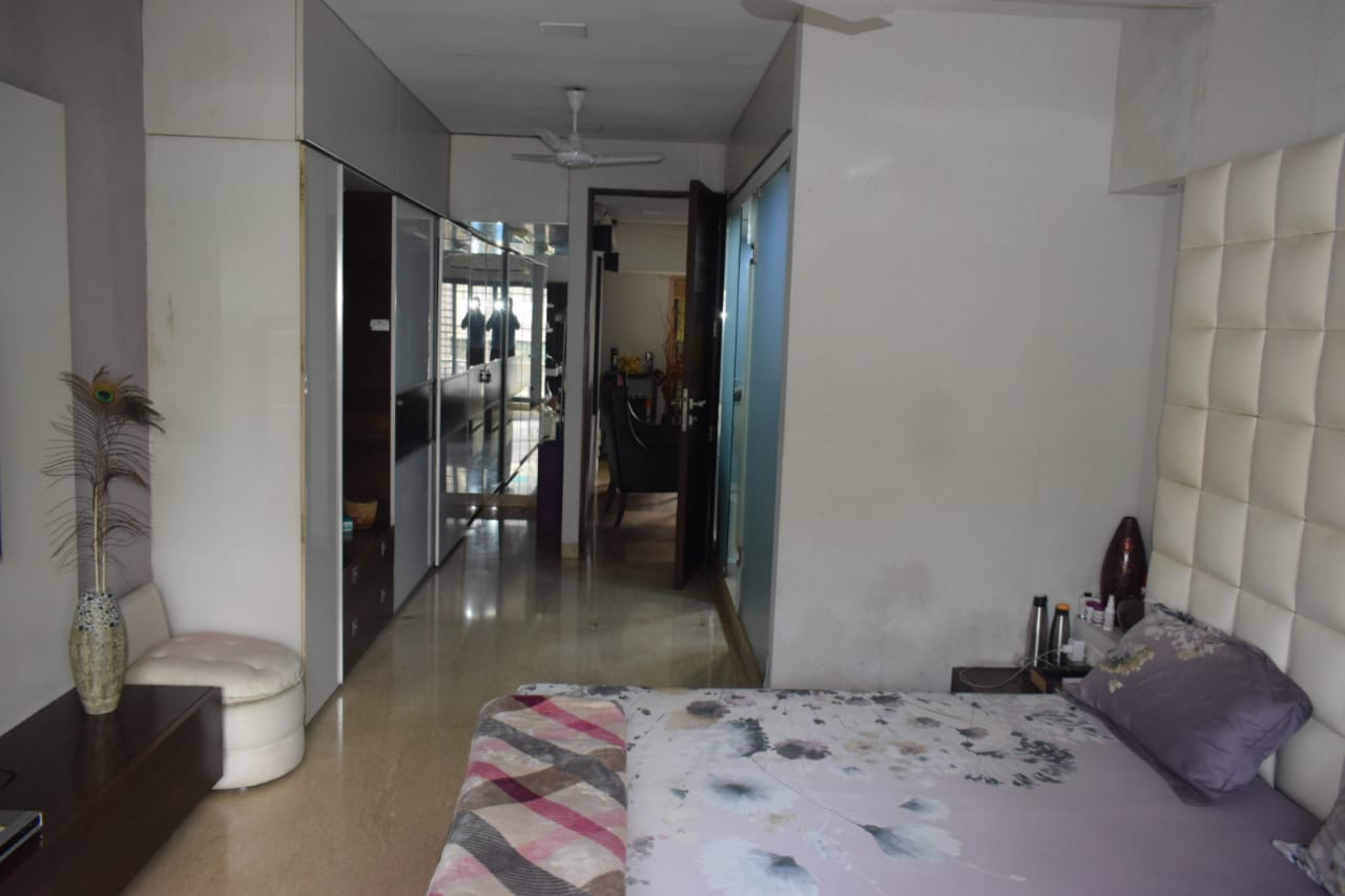 3 BHK Apartment for Sale in Vile Parle West Mumbai