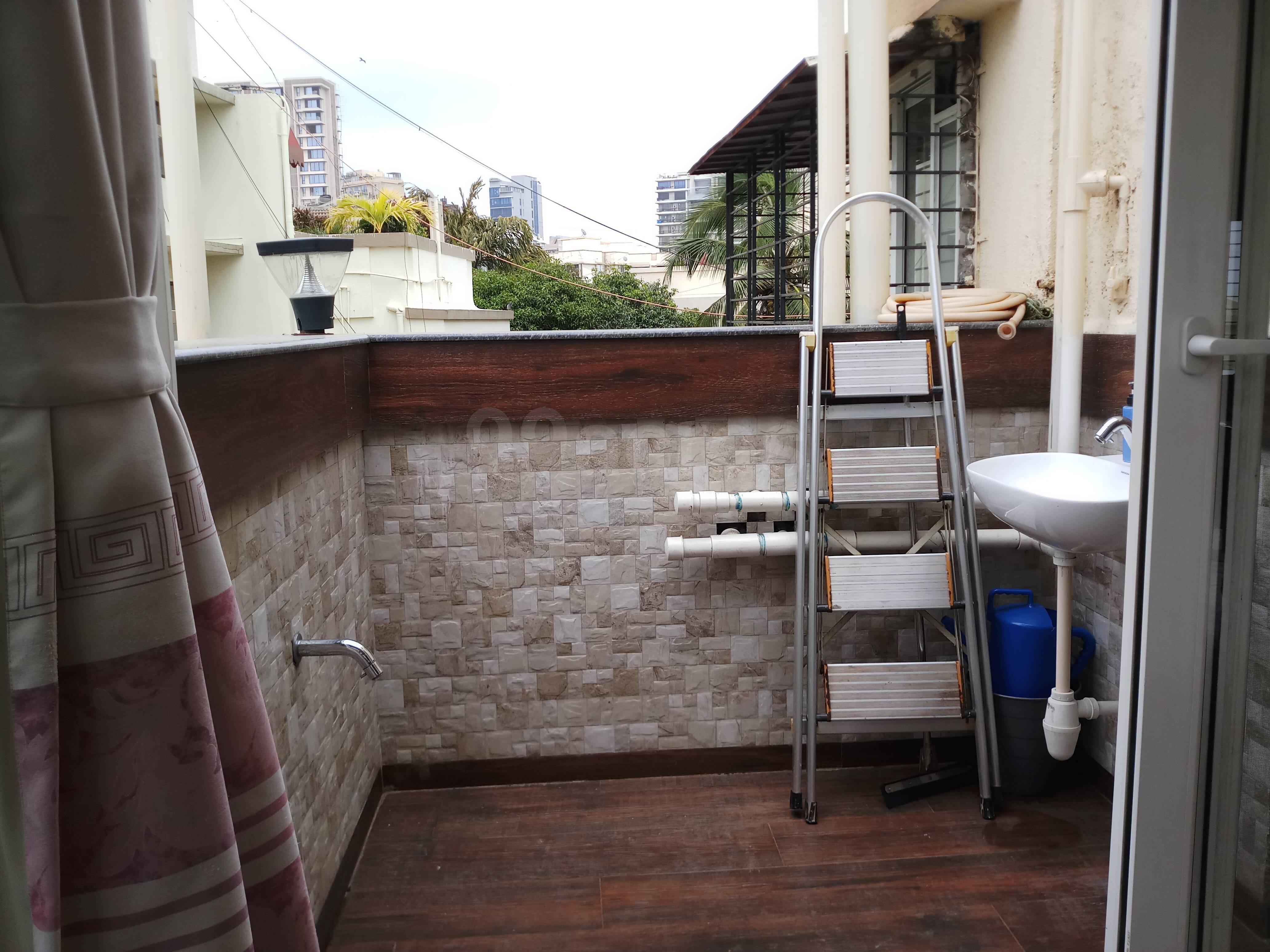 2 BHK Apartment for Rent in Perry cross road Mumbai