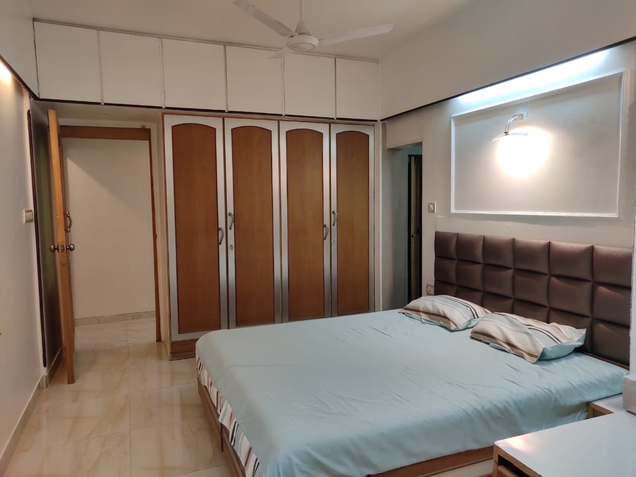 2 BHK Apartment for Rent in Pali Hill Mumbai