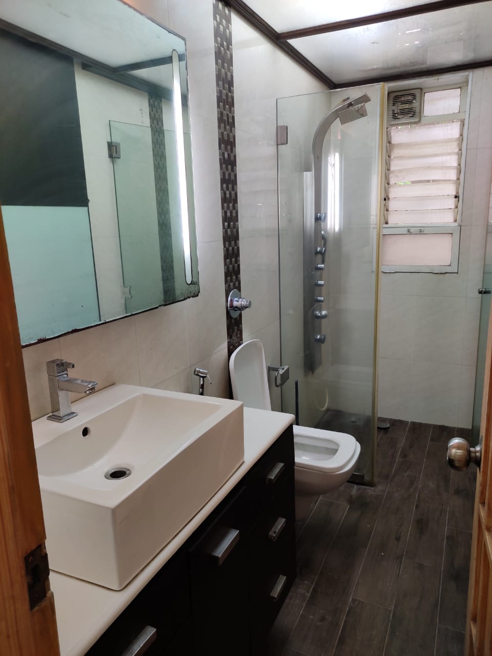 2 BHK Apartment for Rent in Pali Hill Mumbai