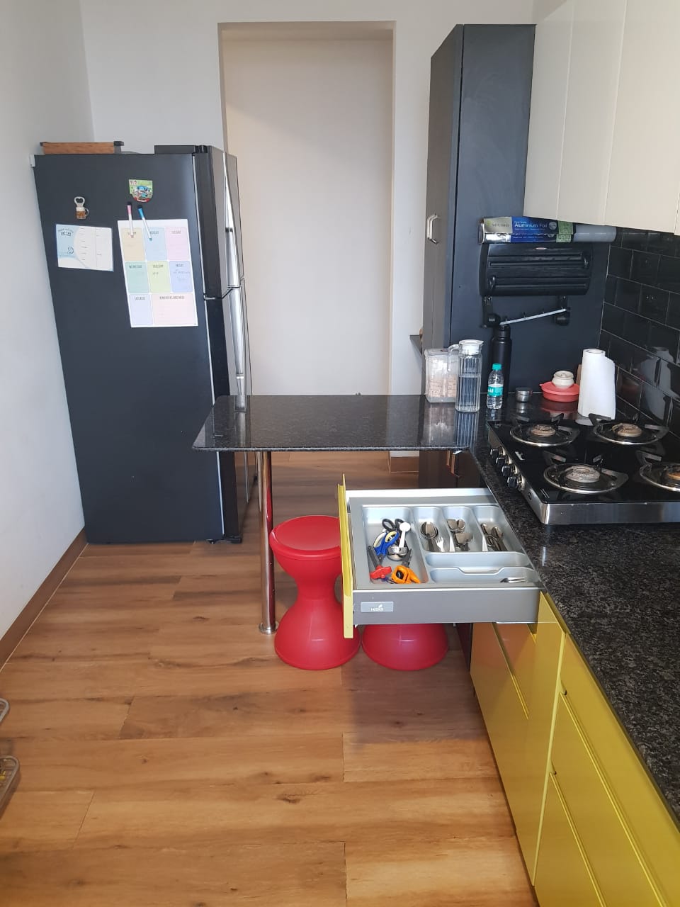 3 BHK Apartment for Rent in West Avenue Road Mumbai