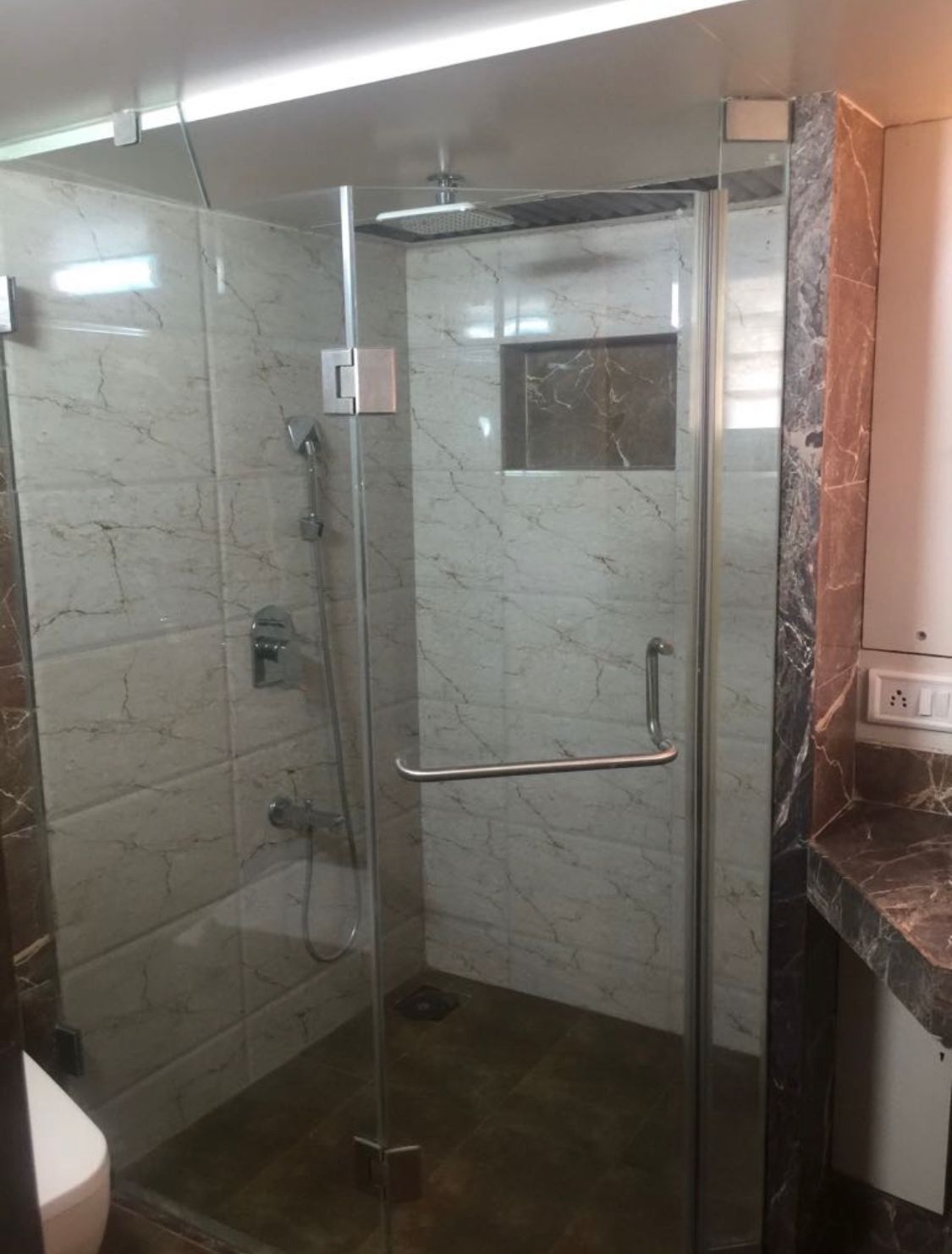 5 BHK Apartment for Rent in Almeida park Mumbai