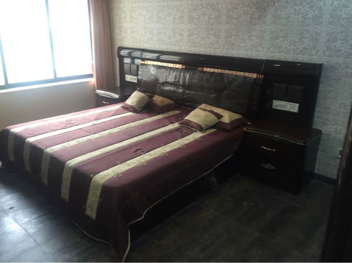 5 BHK Apartment for Rent in Almeida park Mumbai