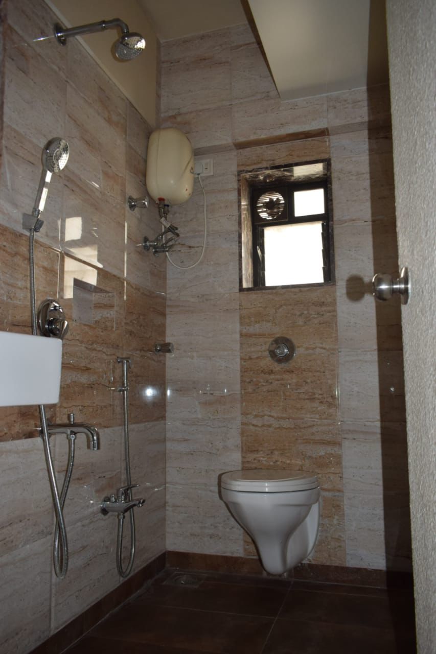 5 BHK Apartment for Rent in Almeida park Mumbai