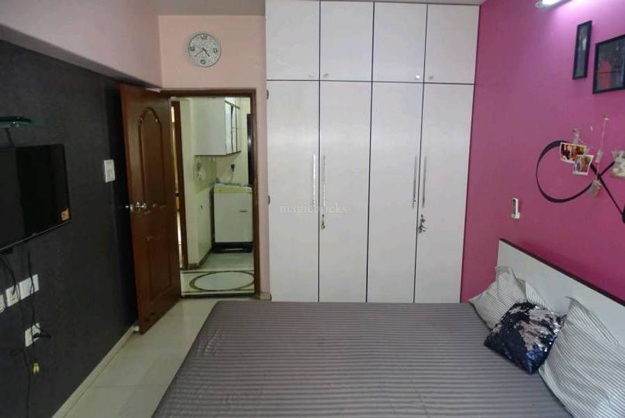 4 BHK Apartment for Sale in Khar West Mumbai