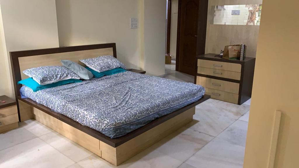 2 BHK Apartment for Rent in Bandra West Mumbai