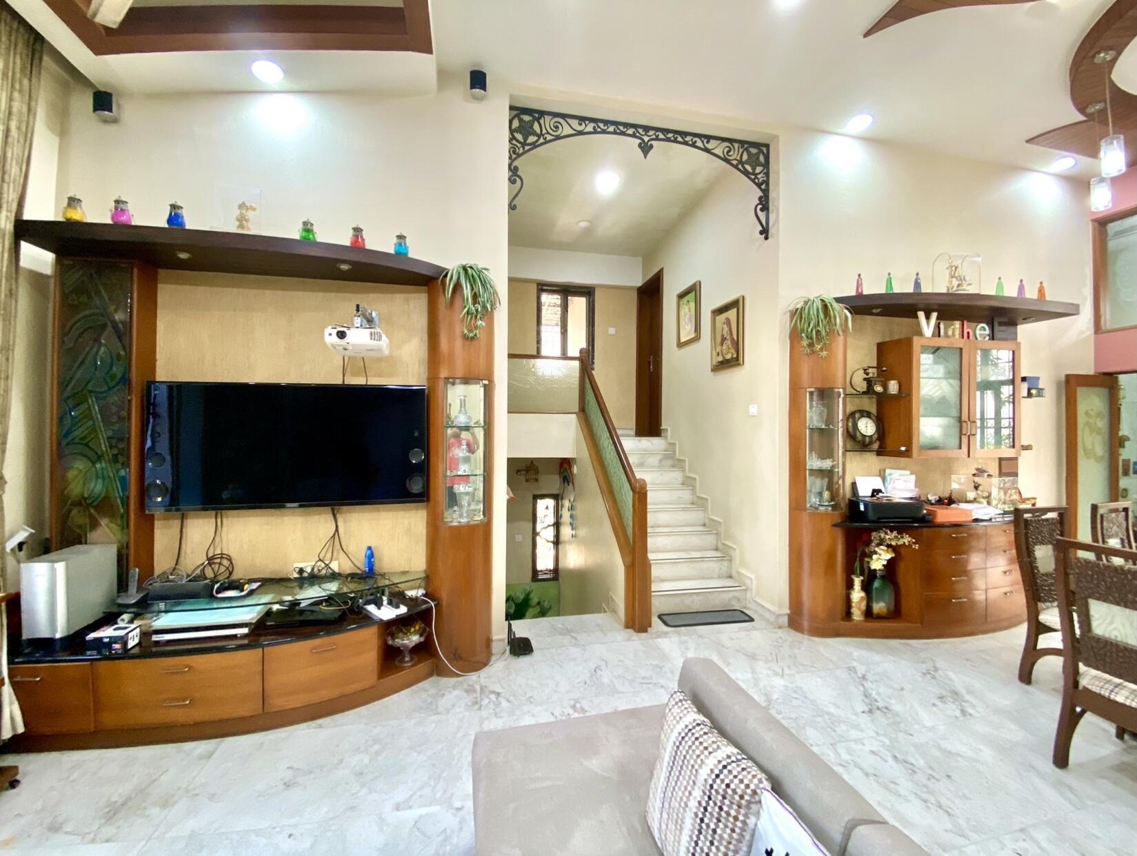 3 BHK Builder Floor for Sale in Nehru Rd Mumbai