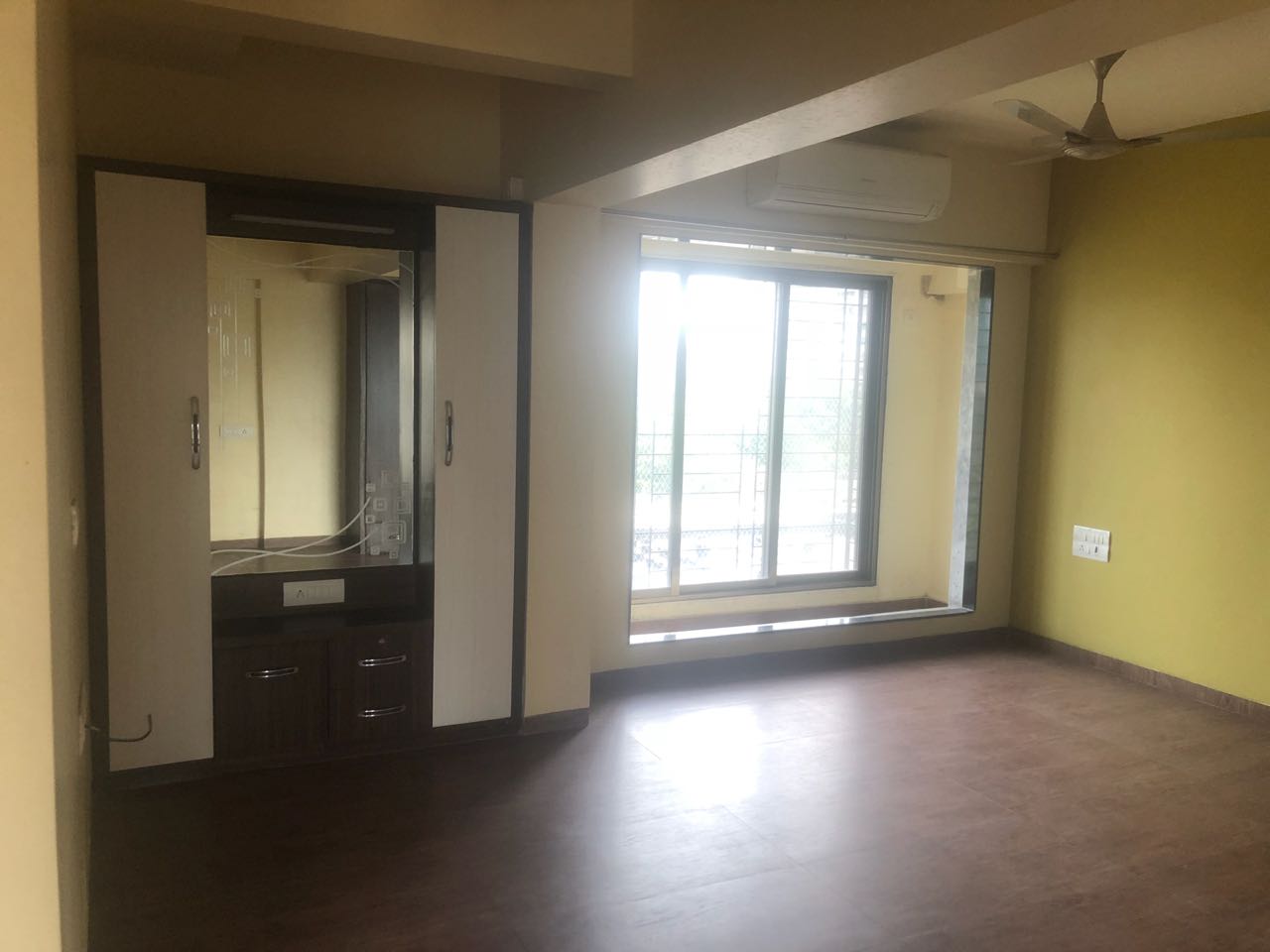 3 BHK Apartment for Rent in Vile Parle West Mumbai