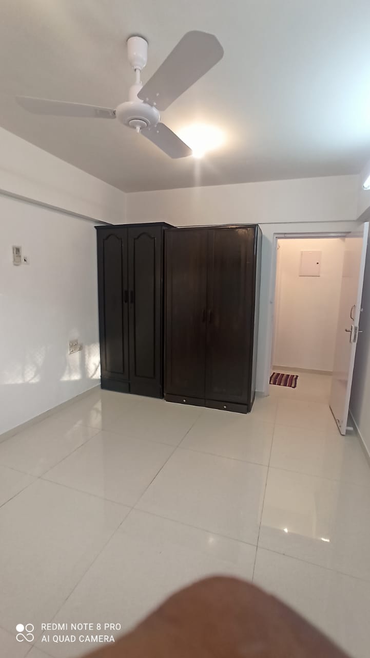 2 BHK Apartment for Rent in 15th Road Mumbai