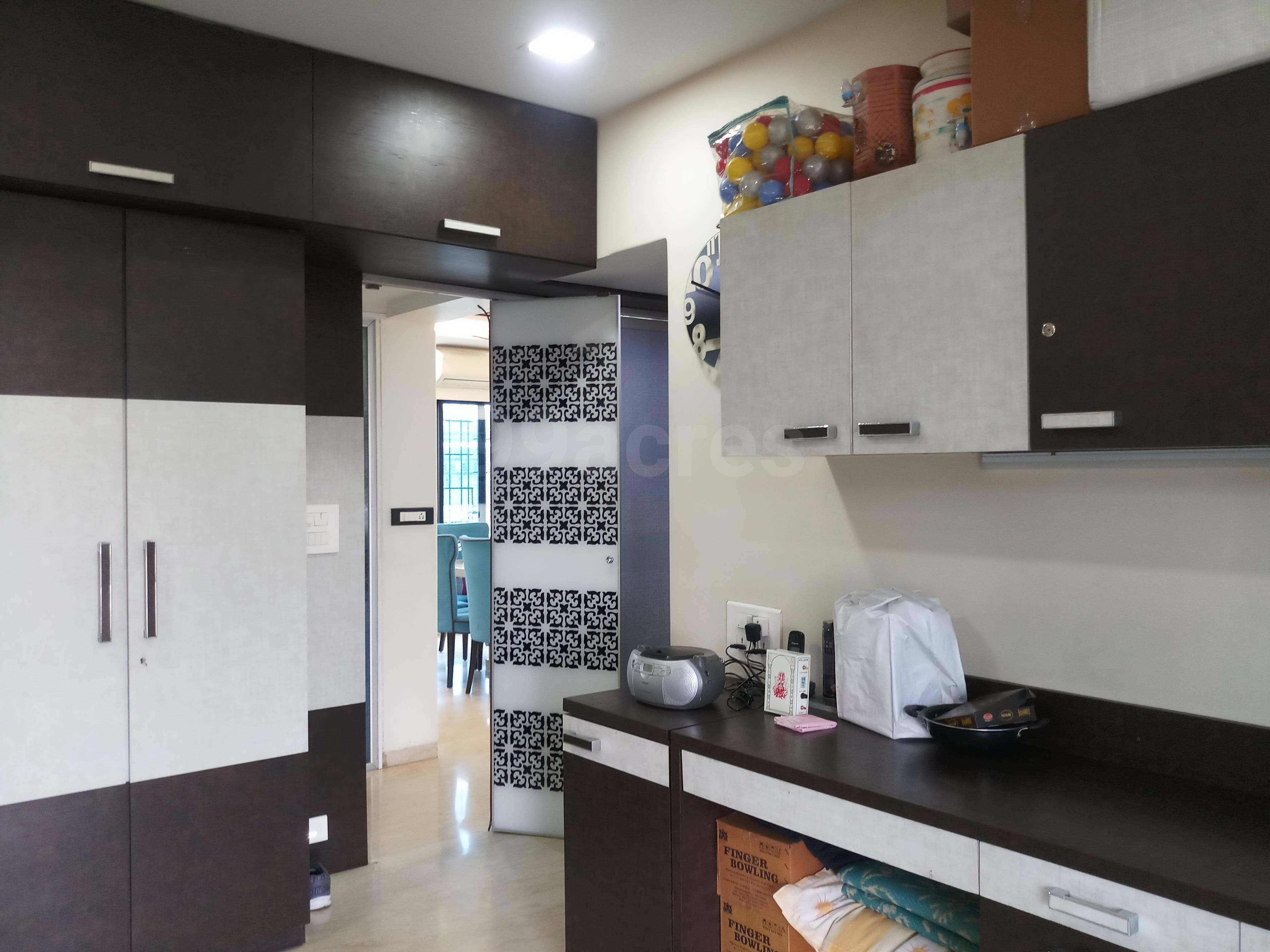 4 BHK Apartment for Sale in S V Road Mumbai
