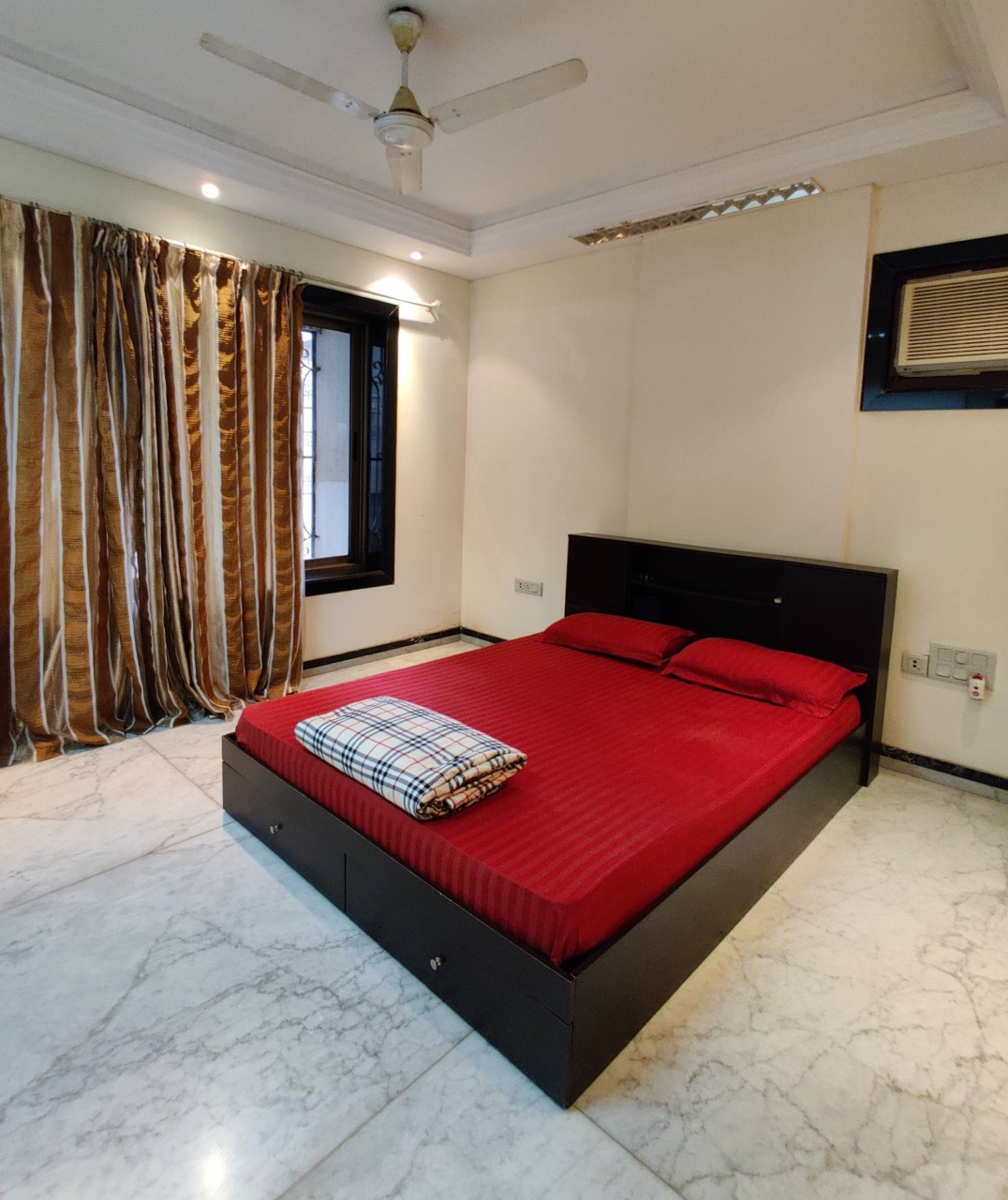 4 BHK Apartment for Sale in Juhu Mumbai