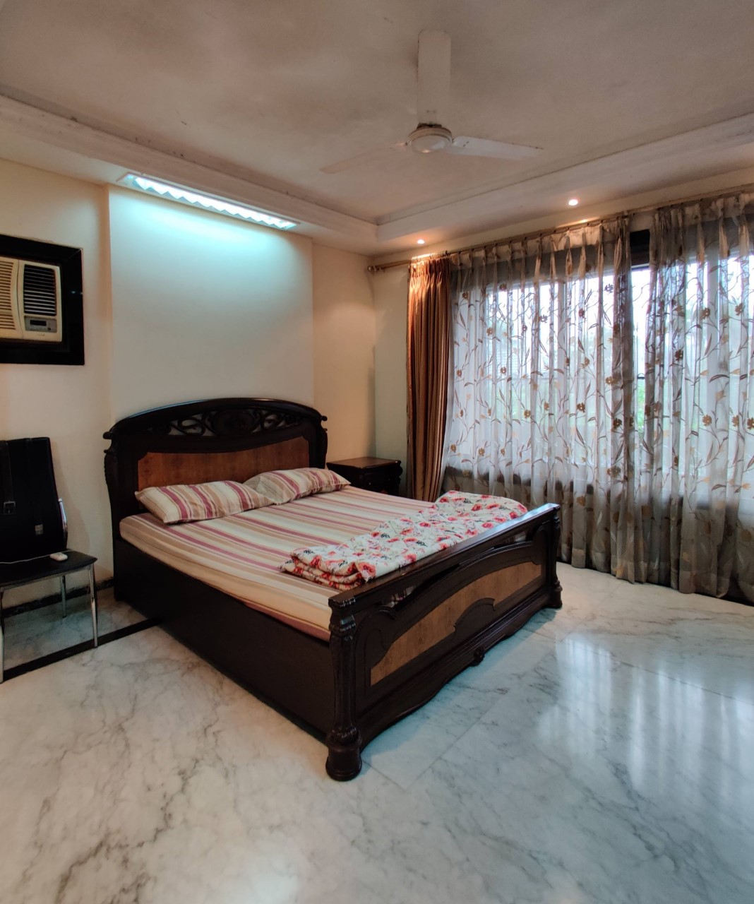 4 BHK Apartment for Sale in Juhu Mumbai