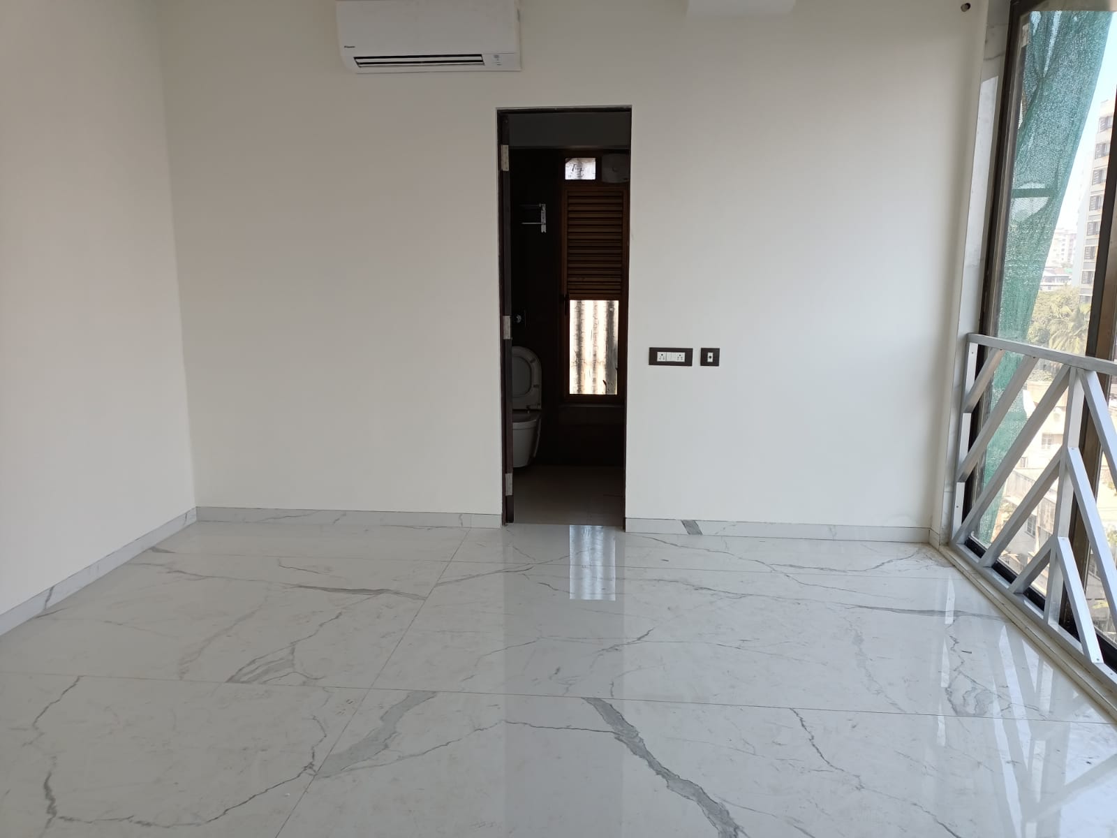 3 BHK Apartment for Sale in Bandra West Mumbai