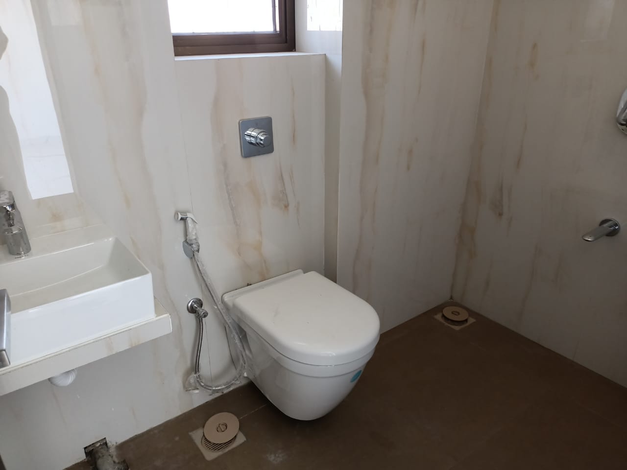 3 BHK Apartment for Sale in Bandra West Mumbai
