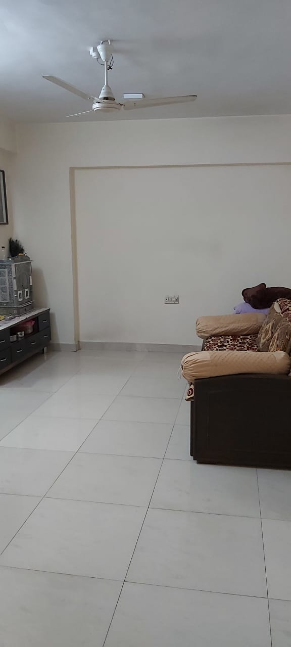 2 BHK Apartment for Sale in Juhu Tara Road Mumbai