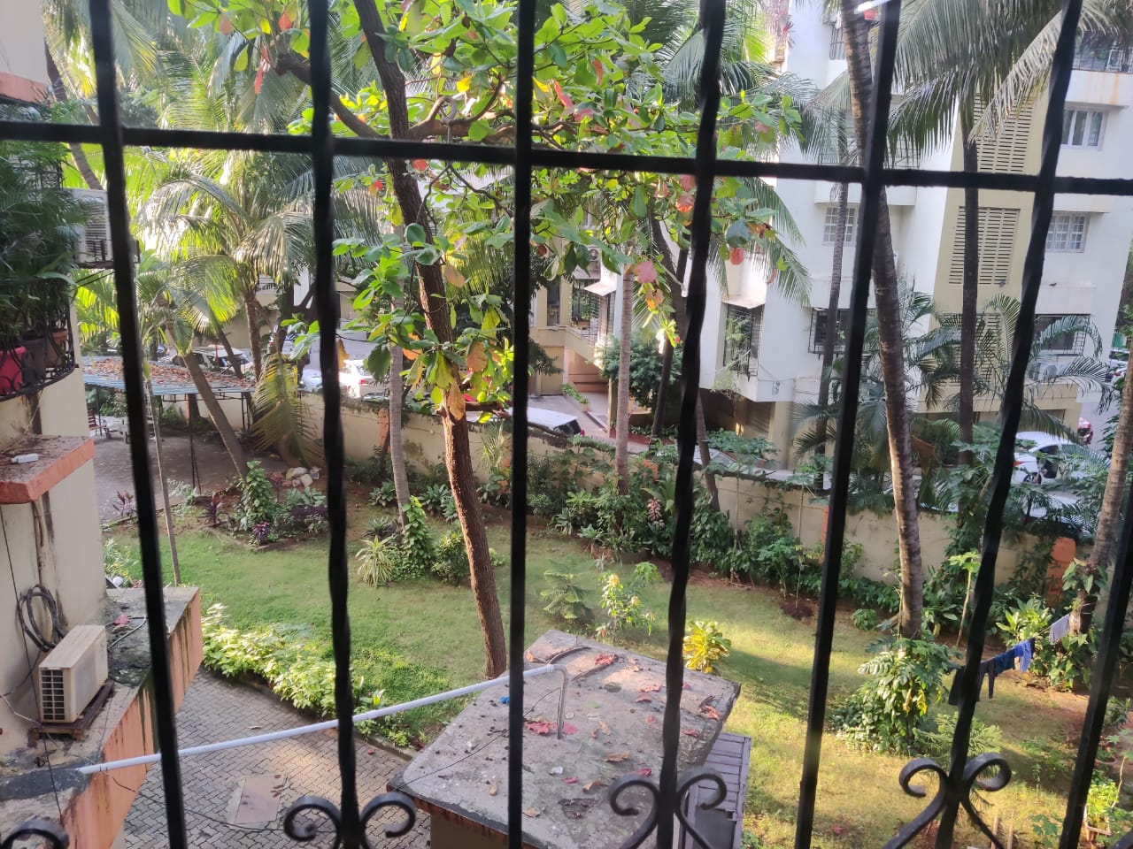 2 BHK Apartment for Sale in Juhu Tara Road Mumbai