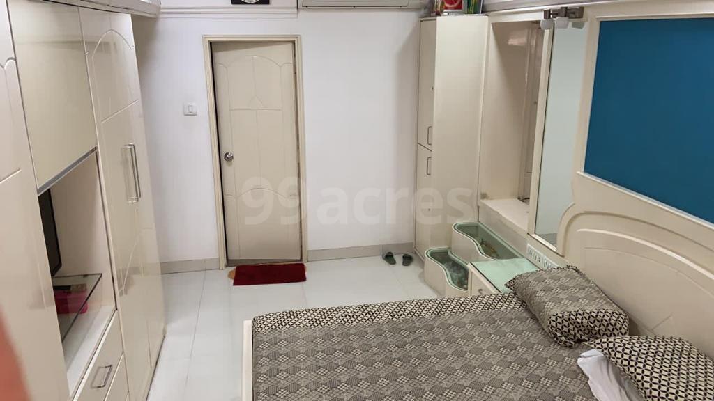 2 BHK Apartment for Rent in Off S V Road Mumbai