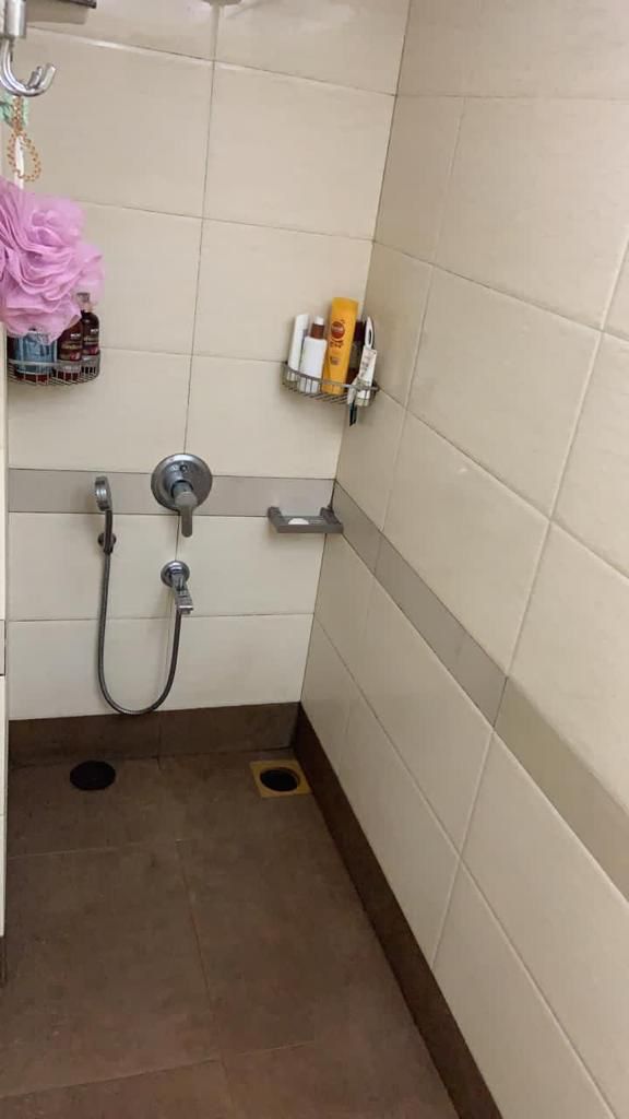 2 BHK Apartment for Rent in Off S V Road Mumbai