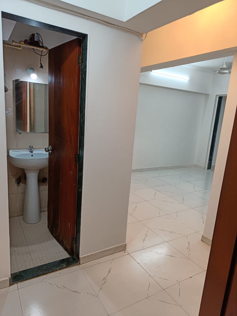 2 BHK Apartment for Rent in 16th Road Mumbai