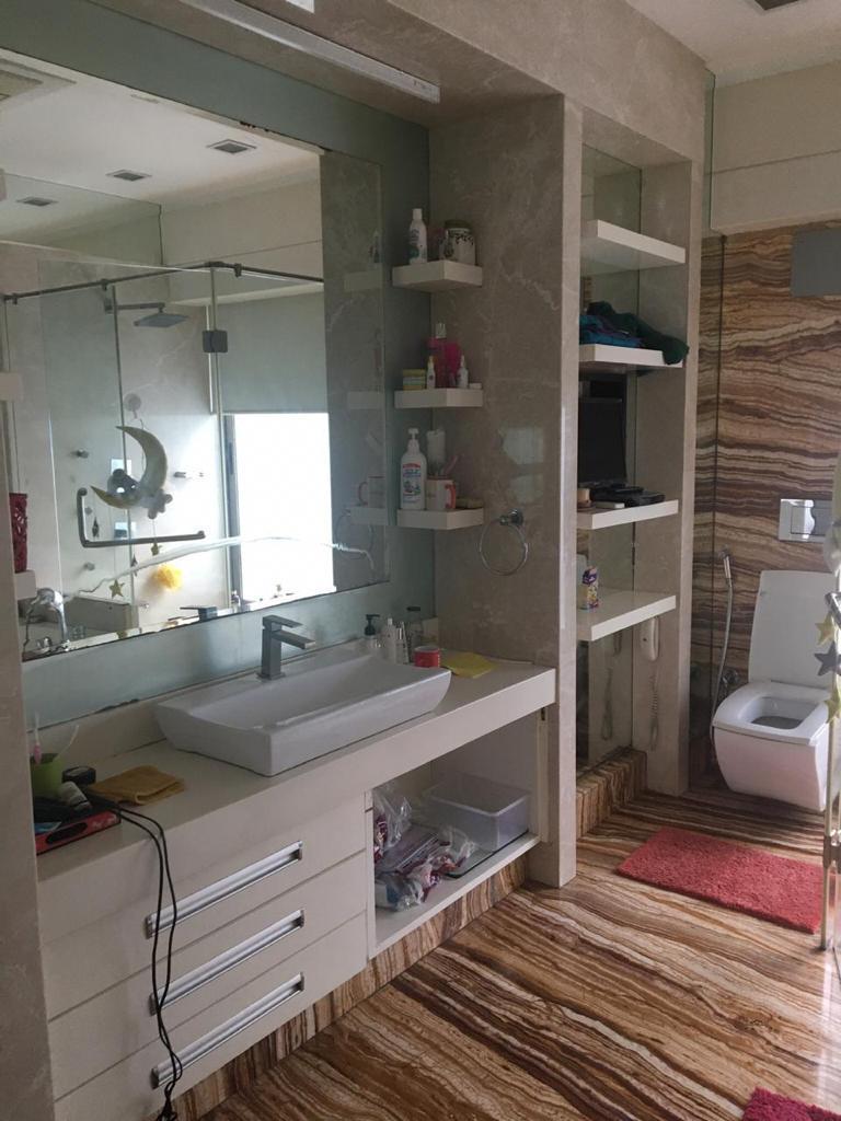 4 BHK Apartment for Sale in Shahid Bhagat Singh Road Mumbai