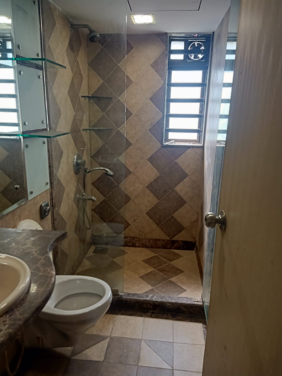 3 BHK Apartment for Rent in Perry Road Mumbai