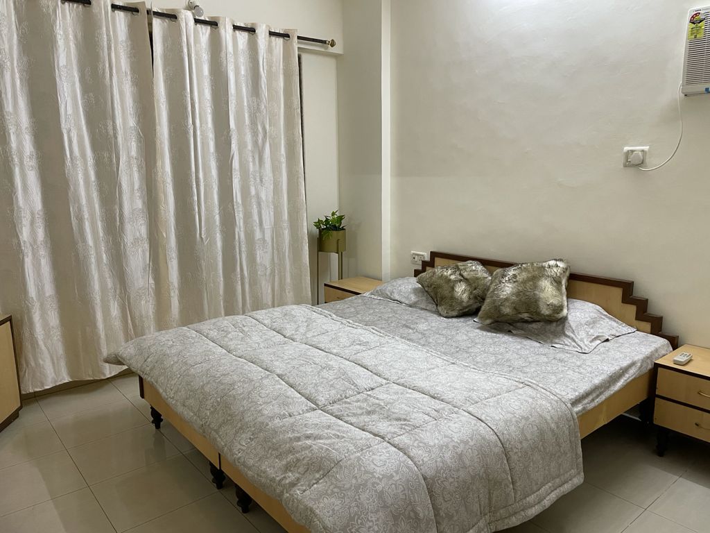 2 BHK Apartment for Rent in Bandra West Mumbai