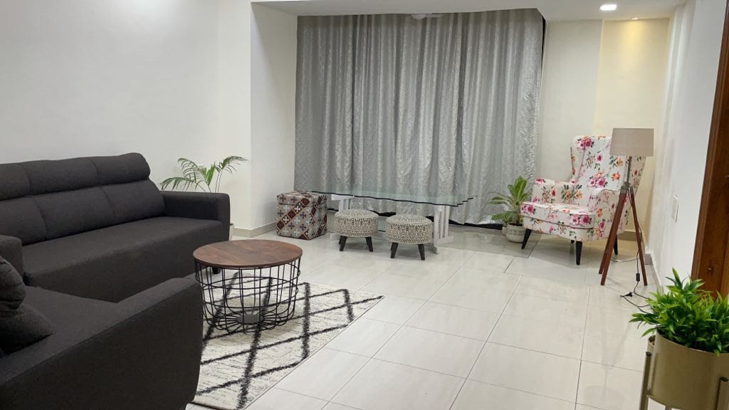 2 BHK Apartment for Rent in Bandra West Mumbai