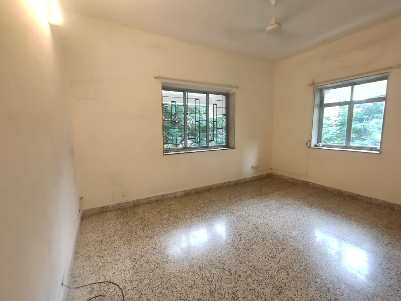 2 BHK Apartment for Sale in Almeida park Mumbai