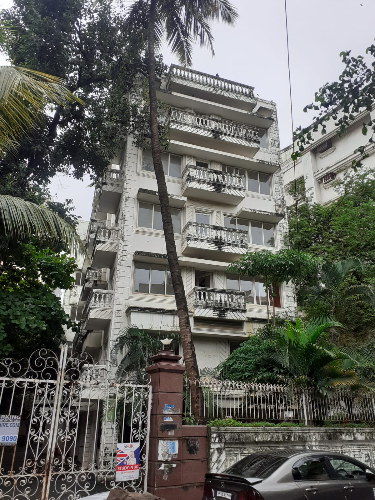 Apartment for Sale in S V Road Mumbai