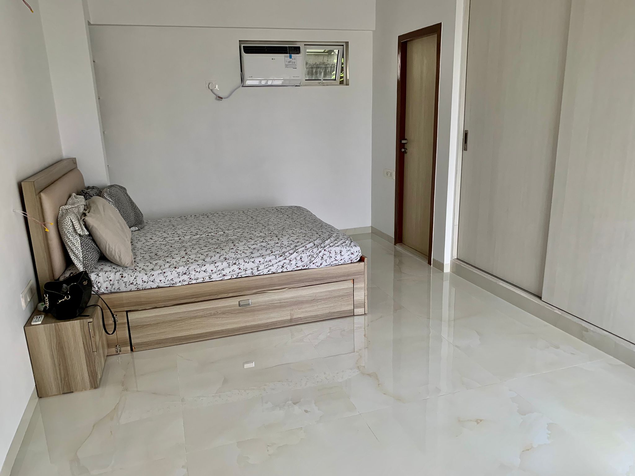 2 BHK Apartment for Rent in Pali Hill Mumbai