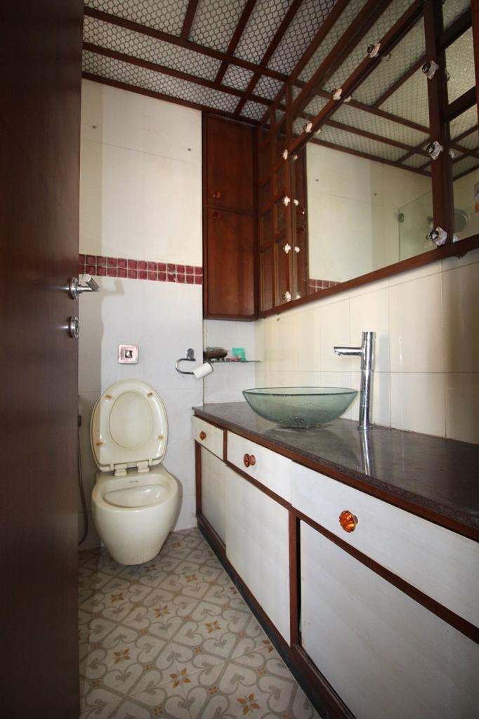 2 BHK Apartment for Rent in Perry cross road Mumbai