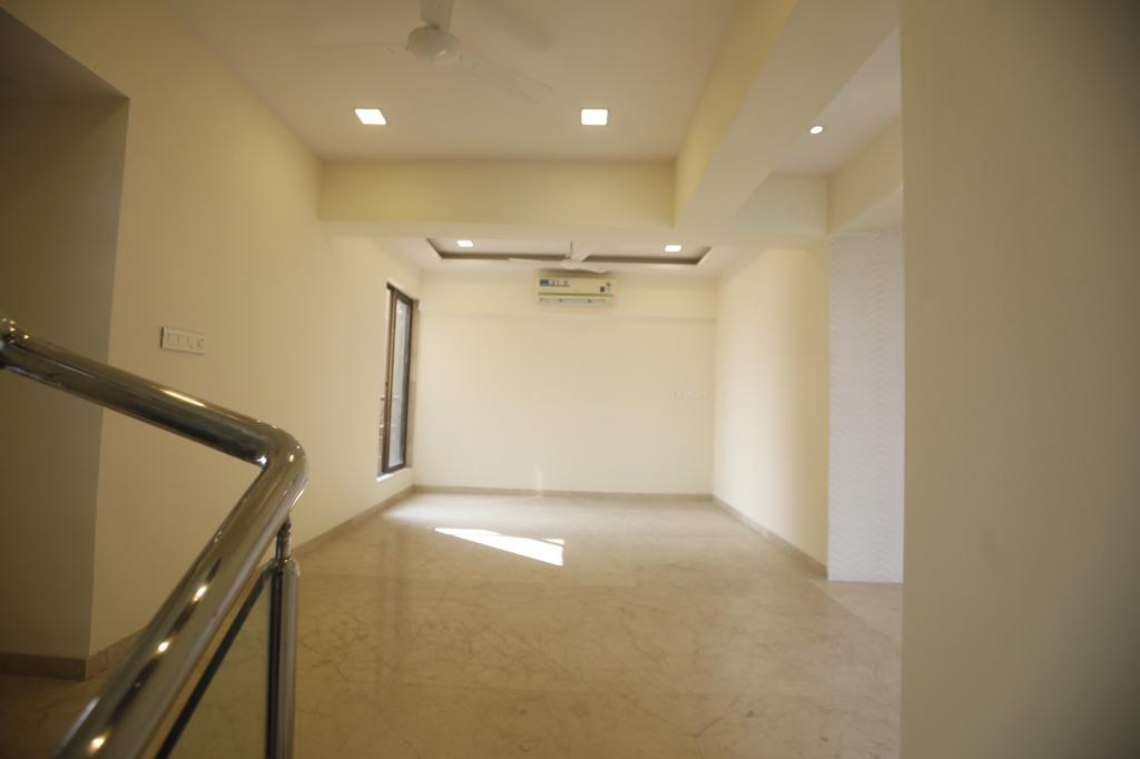 4 BHK Apartment for Sale in Santacruz West Mumbai
