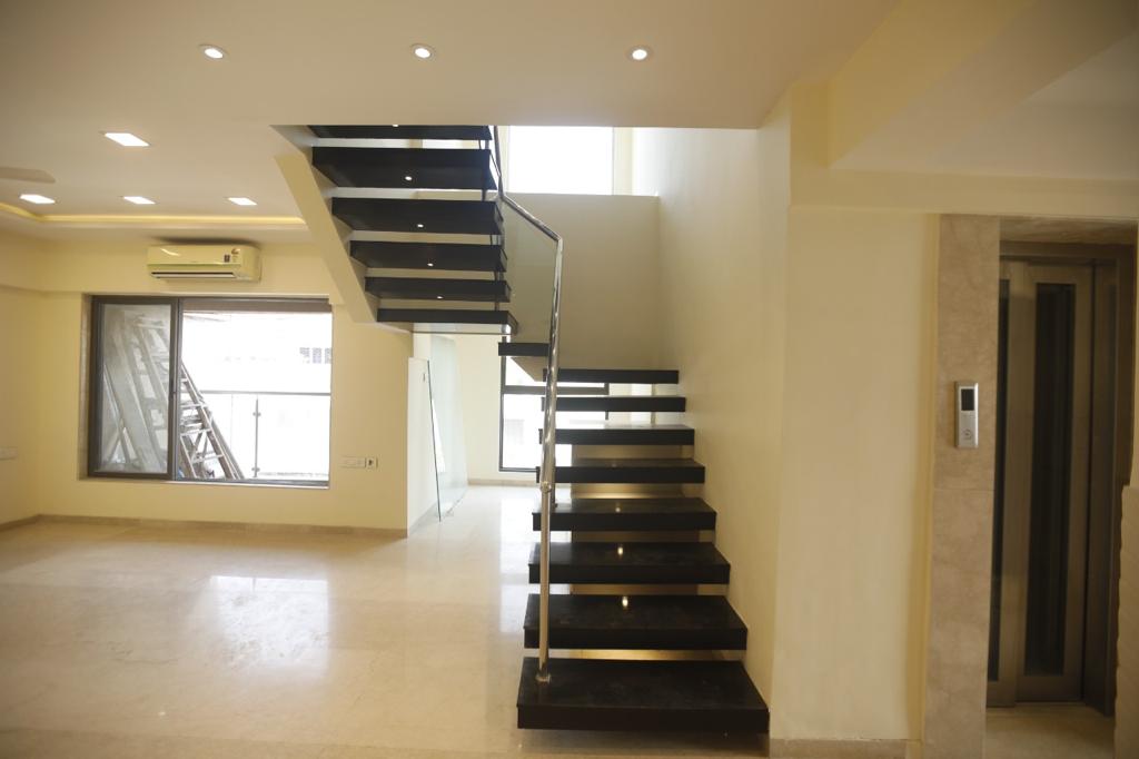 4 BHK Apartment for Sale in Santacruz West Mumbai