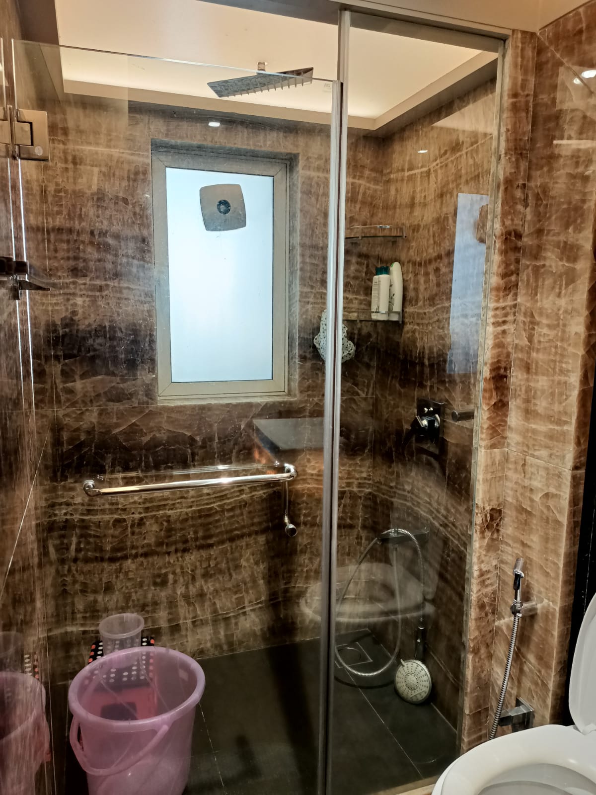 3 BHK Apartment for Sale in Off Linking Road Mumbai