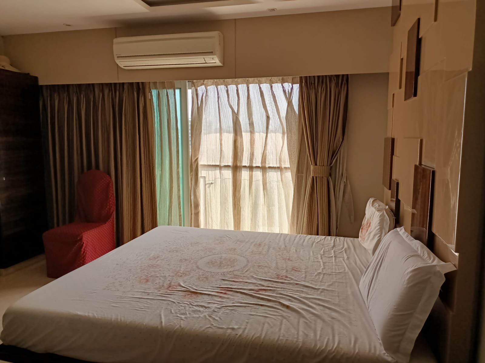 3 BHK Apartment for Sale in Off Linking Road Mumbai