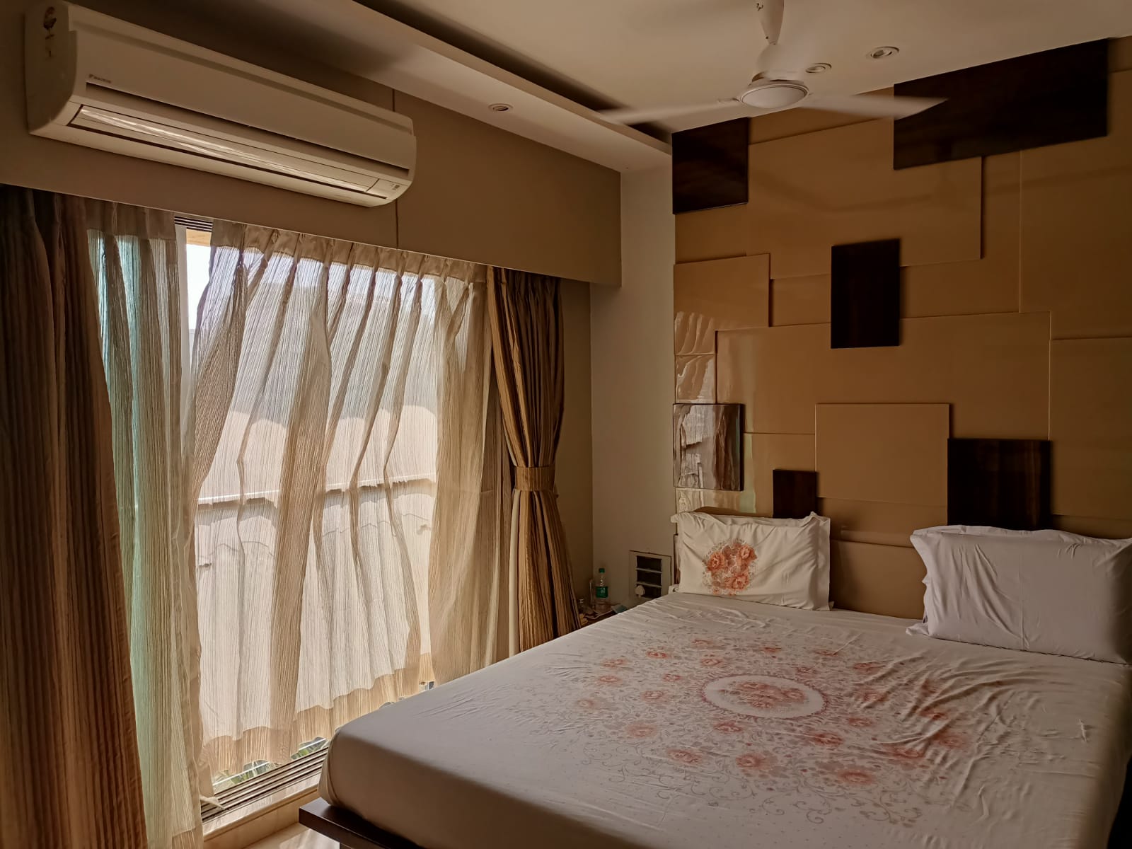 3 BHK Apartment for Sale in Off Linking Road Mumbai