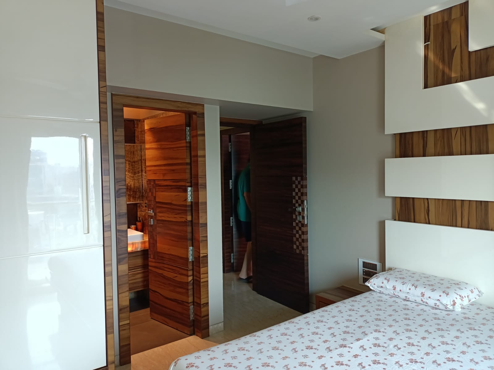3 BHK Apartment for Sale in Off Linking Road Mumbai