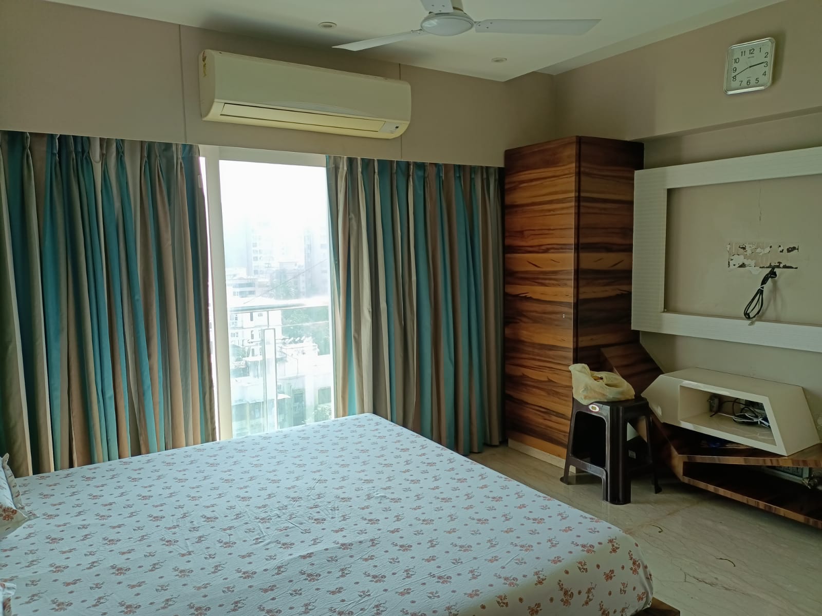 3 BHK Apartment for Sale in Off Linking Road Mumbai