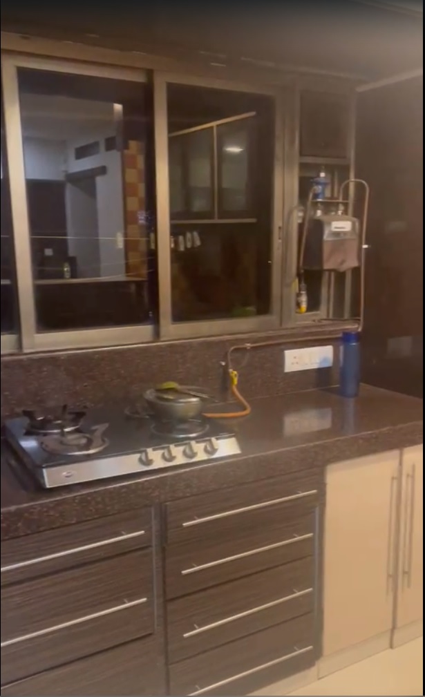 2 BHK Apartment for Sale in S V Road Mumbai