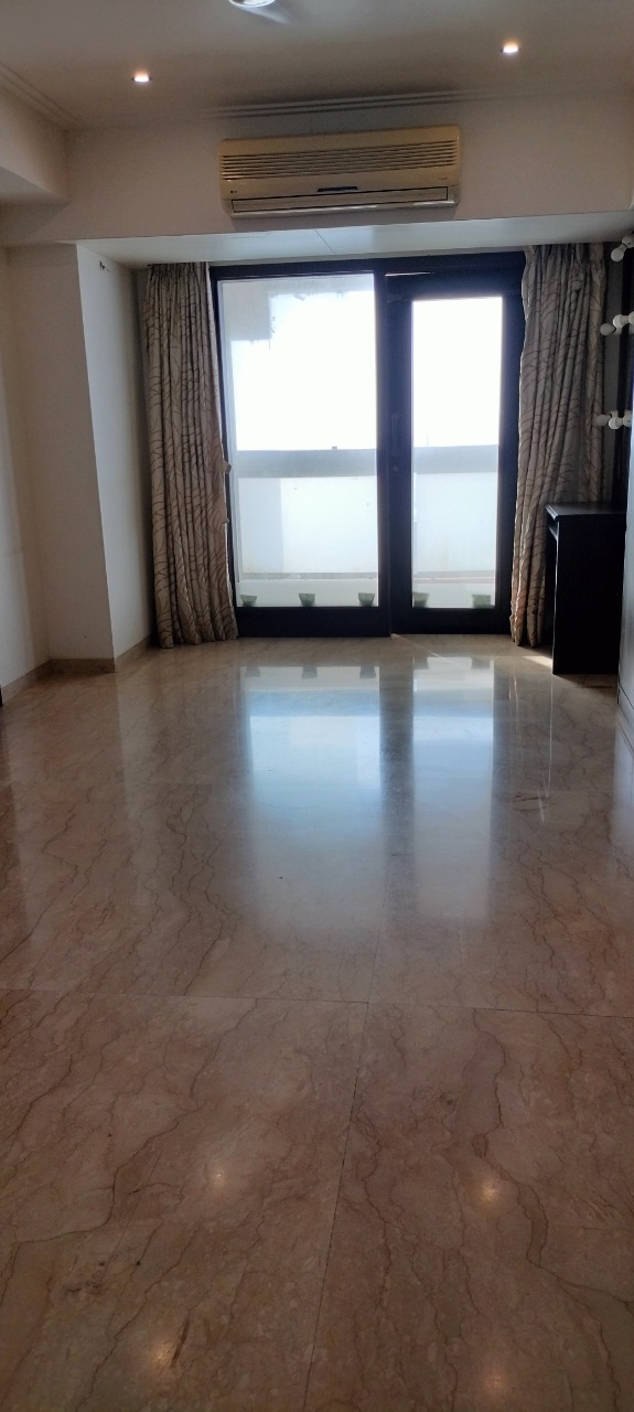 4 BHK Apartment for Sale in Khar West Mumbai