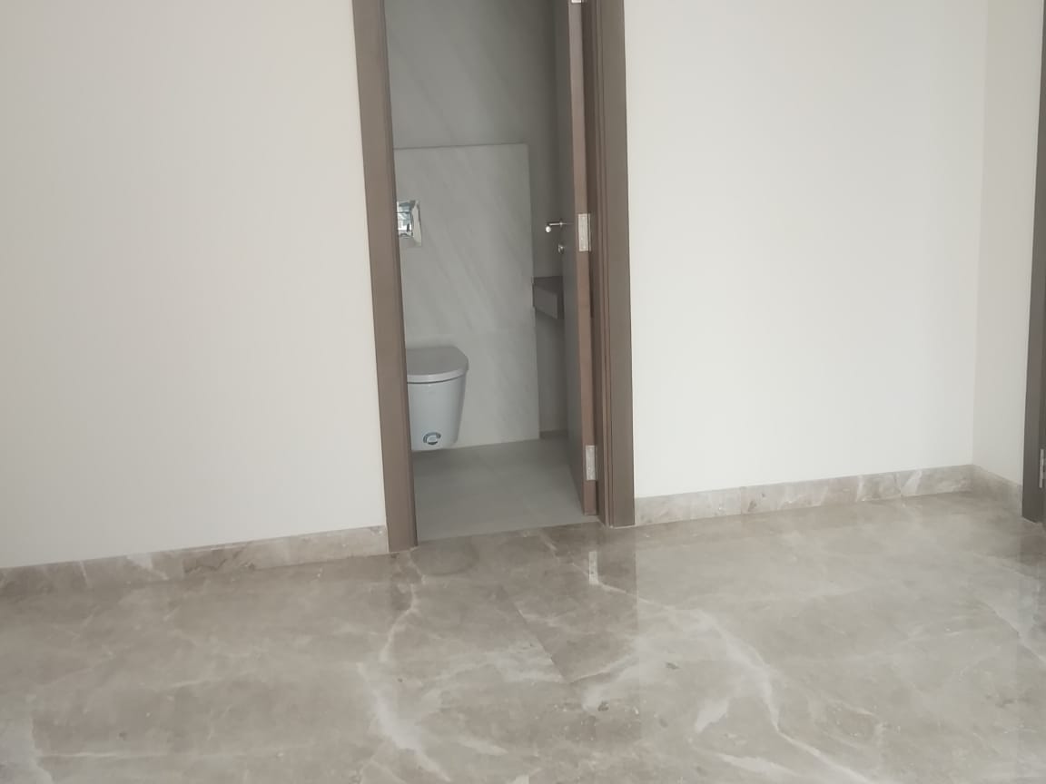4 BHK Apartment for Sale in Khar West Mumbai