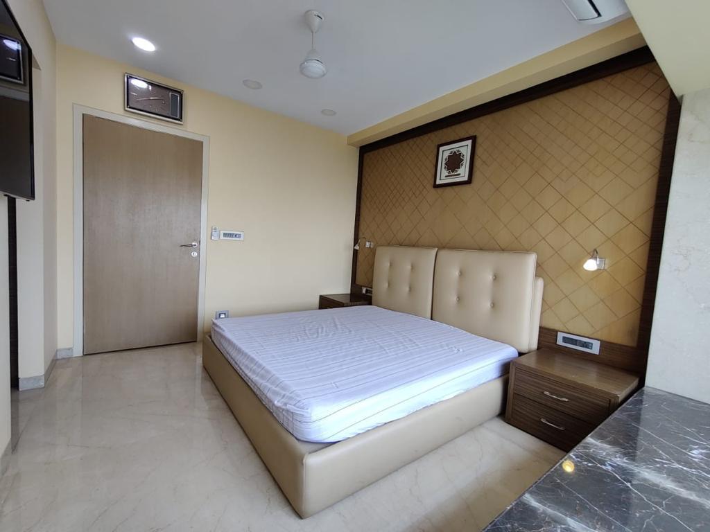 3 BHK Apartment for Rent in Bandra West Mumbai