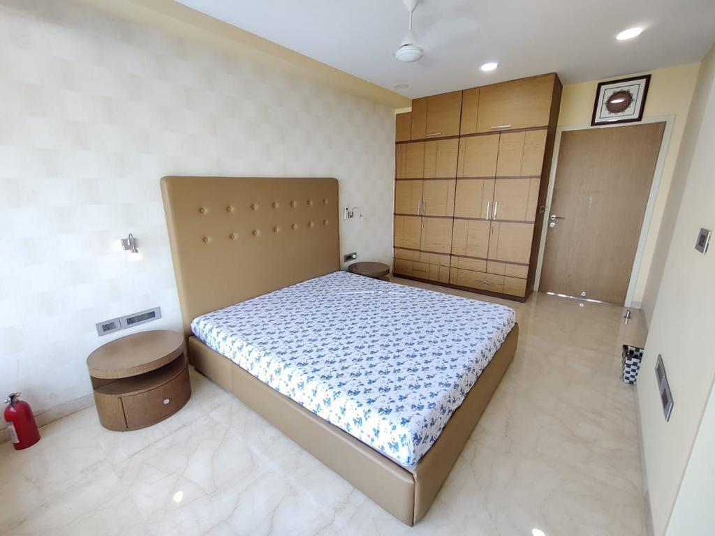 3 BHK Apartment for Rent in Bandra West Mumbai