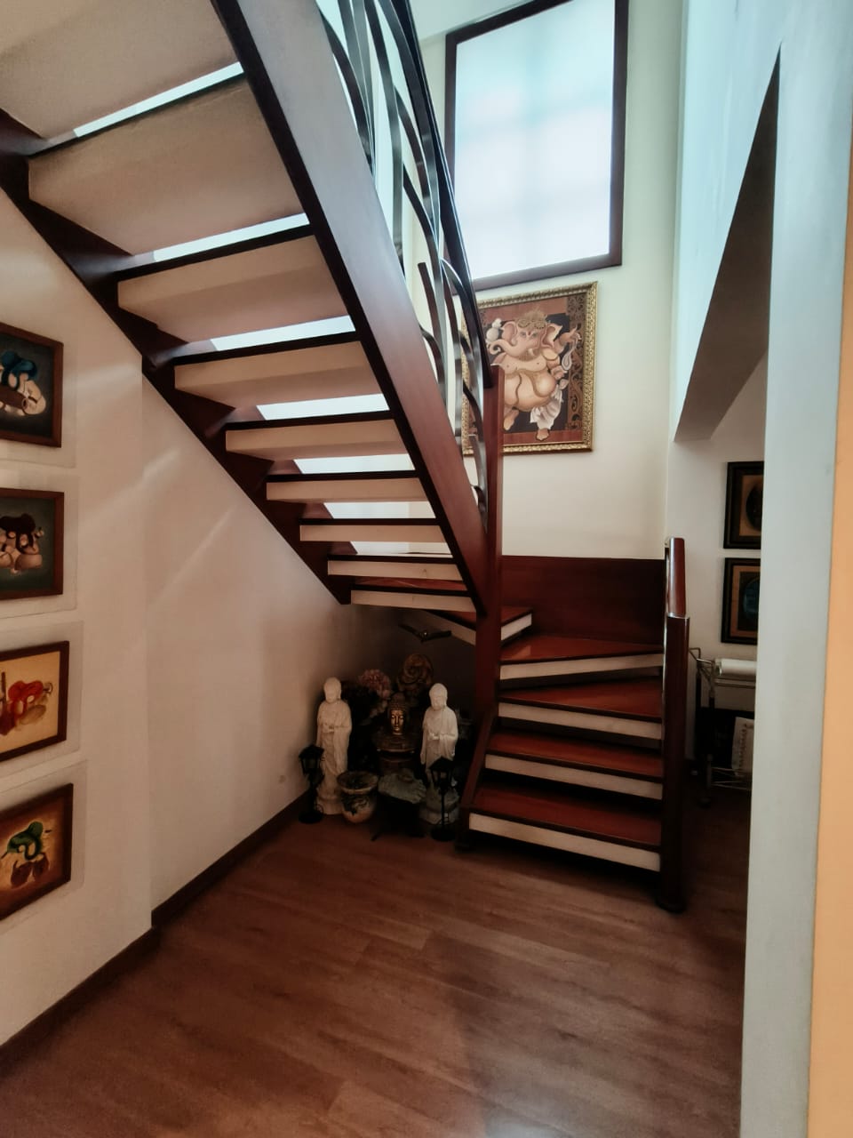 4 BHK Apartment for Sale in 16th Road Mumbai