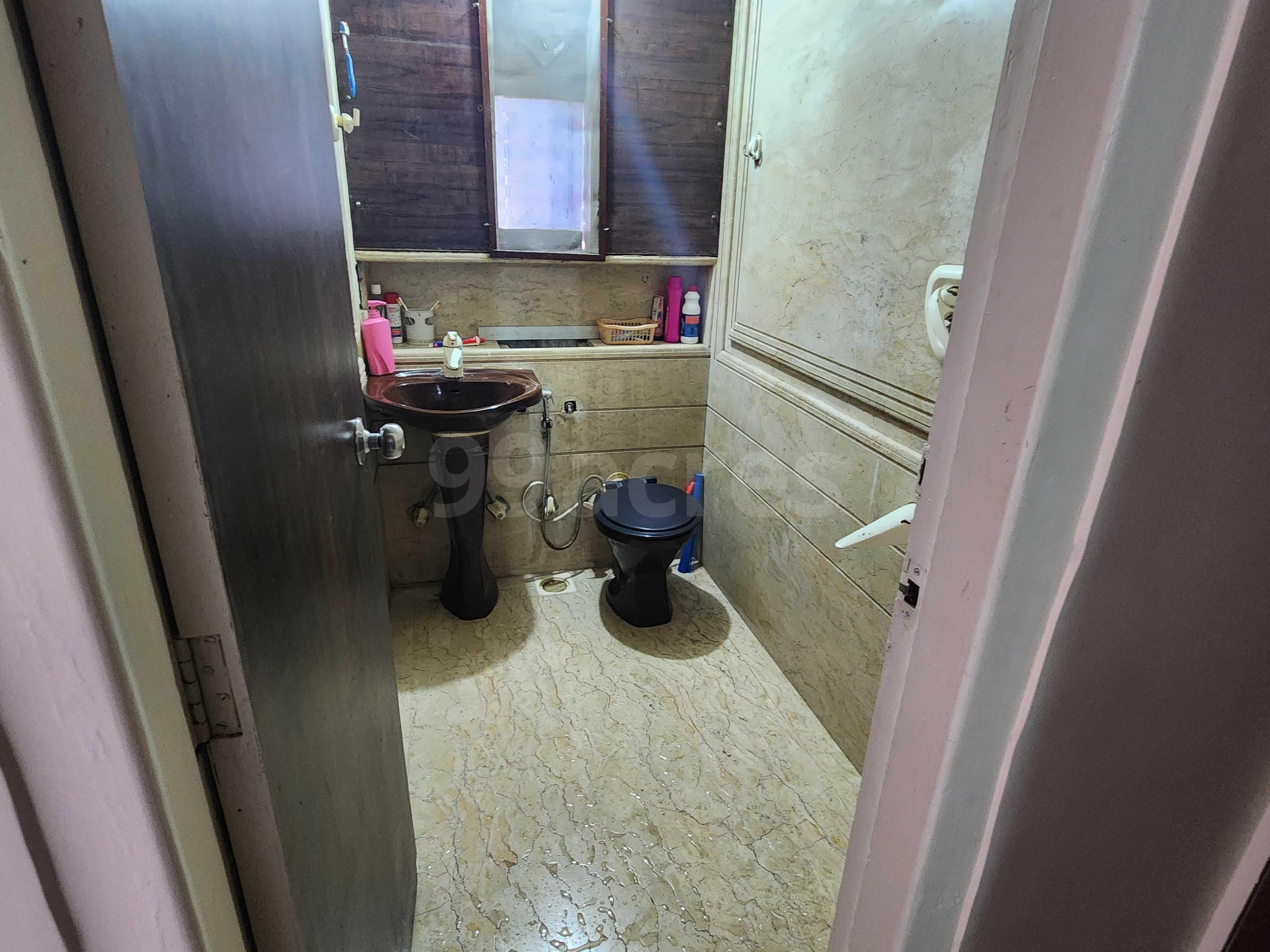 2 BHK Apartment for Rent in North Avenue Road Mumbai